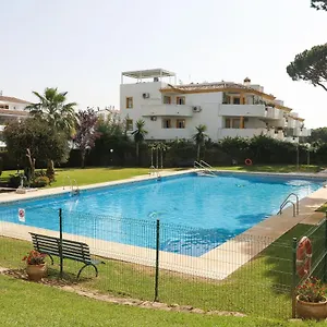 Family Walking Distance To The Sea And Amenities Apartment
