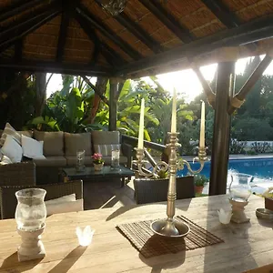 Breeze Boutique Guest Rooms, Marbella Couette-café
